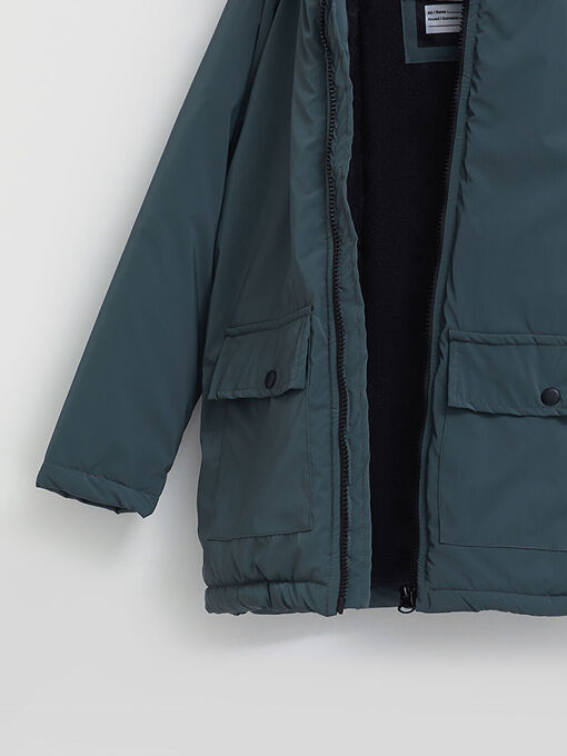 کاپشن بچه‌گانه ال سی وایکیکی