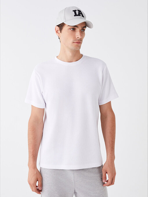 تی شرت آستین کوتاه سفید تی شرت آستین کوتاه مردانه ال سی وایکیکی